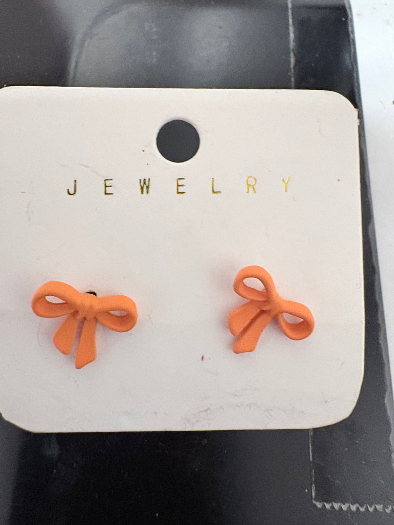 Small bow earrings.